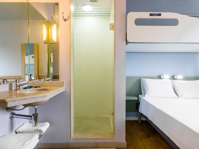 Bathroom 4, ibis budget Araraquara, Araraquara