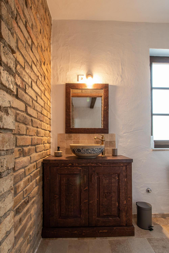 Bathroom 2, Kishosszuret Vendeghaz, Pécsváradi
