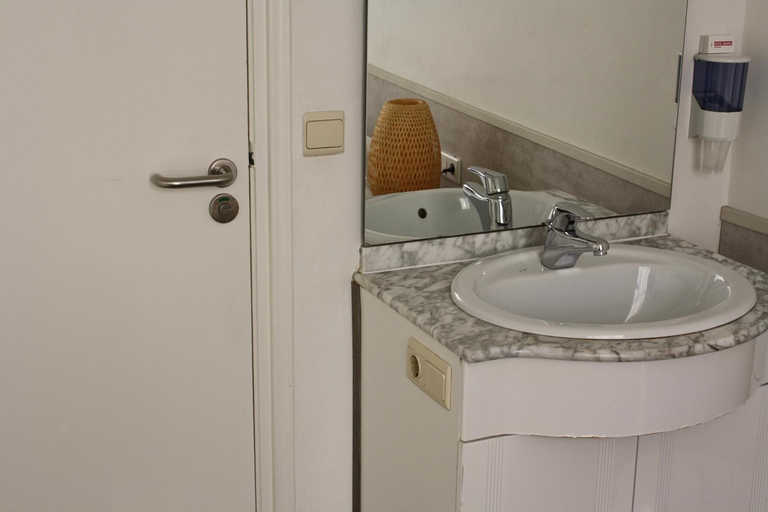 Bathroom 3, Hotel Benno, Eindhoven