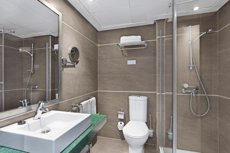 Bathroom 5, THB Cala Lliteras, Baleares