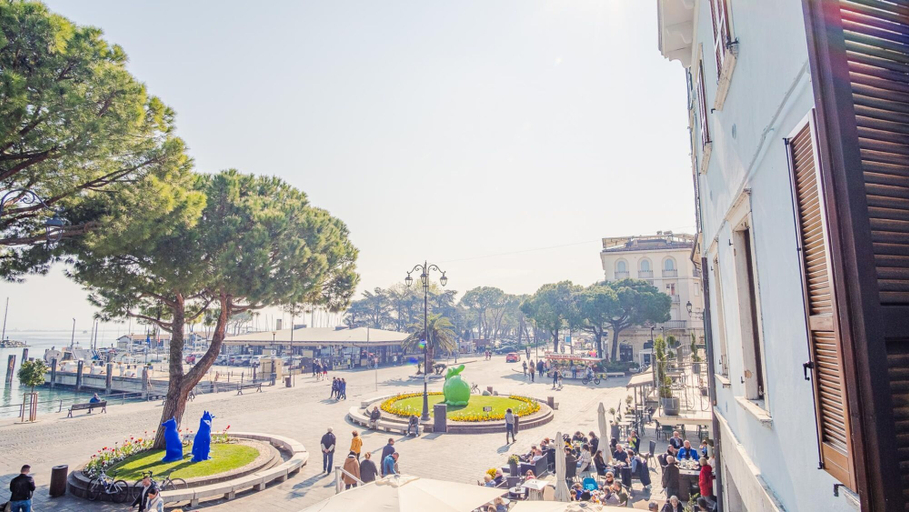Others 5, Romantic Coast View - Italian Homing, Brescia