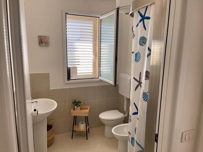 Bathroom 3, Residence Romeo, Ragusa