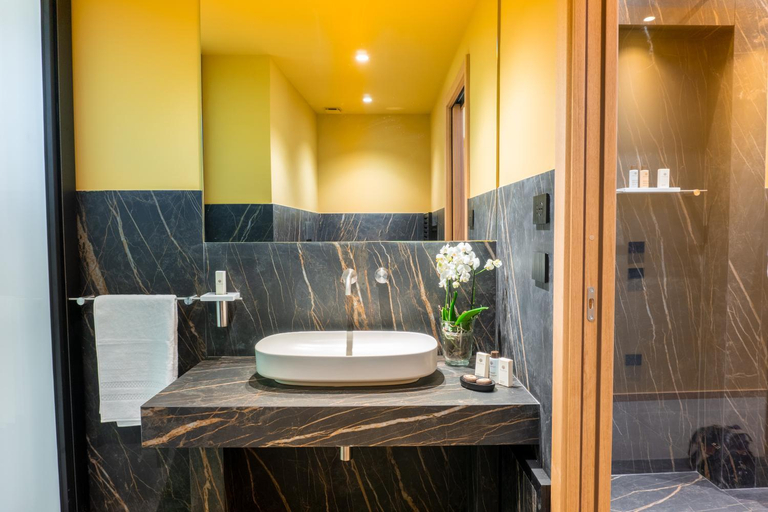 Bathroom 2, ETNEA Suite 270, Catania