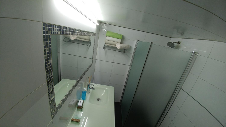 Bathroom 4, Avshalom Holiday Apartments
