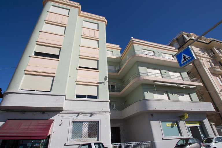 Splendido appartamento fronte mare con box doppio, Savona