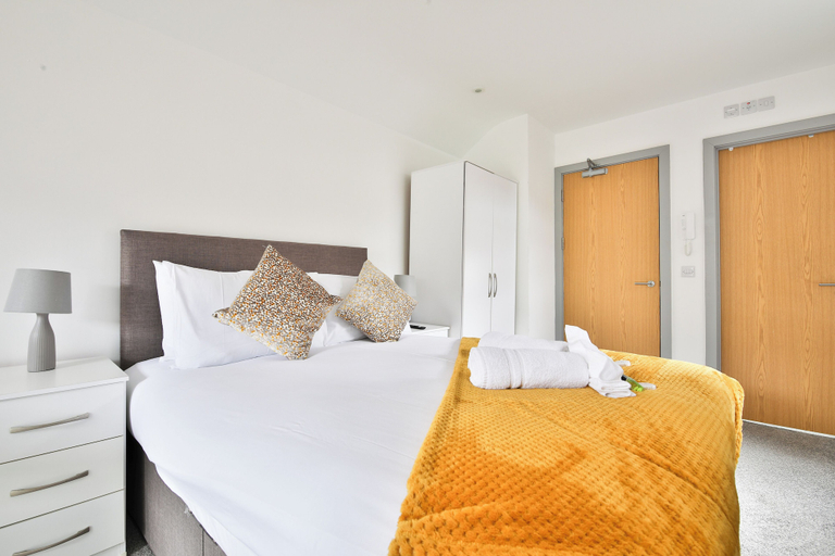 Bedroom 3, Stunning Studio In Converted Building, Swansea