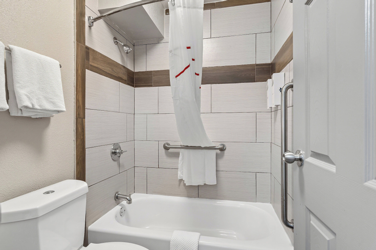 Bathroom 17