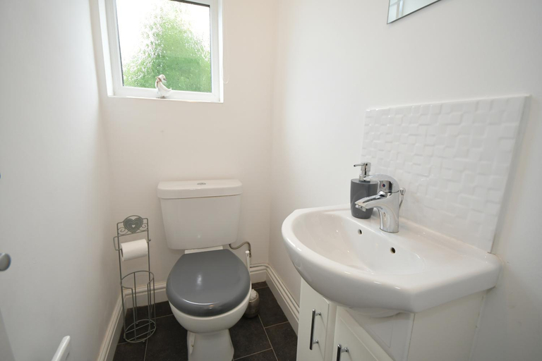 Bathroom 2, Hare Lodge, Lincolnshire
