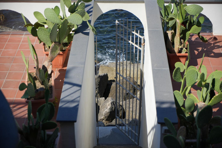 Others 4, Maison del sole, Napoli