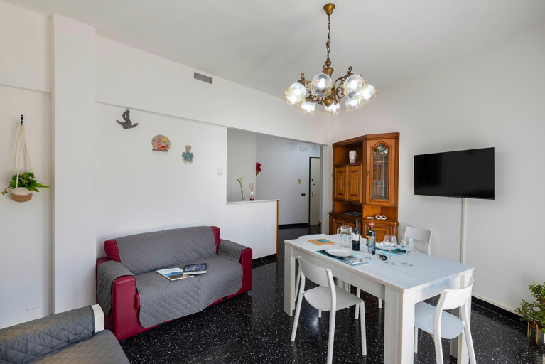 Others 5, PEACEFUL Apartment, La Spezia