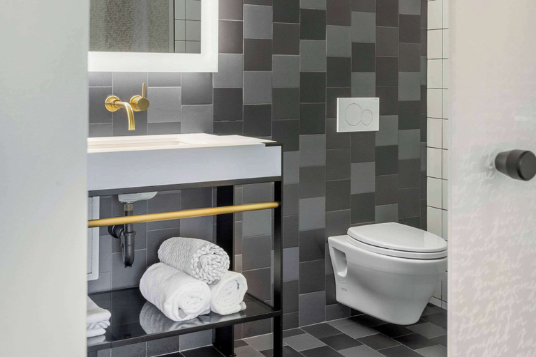 Bathroom 4, Cambria Hotel Boston Downtown - Seaport, Boston