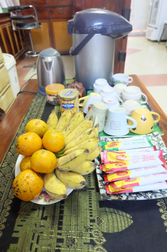 Food & Drinks, Thaveesinh Hotel, Houixai