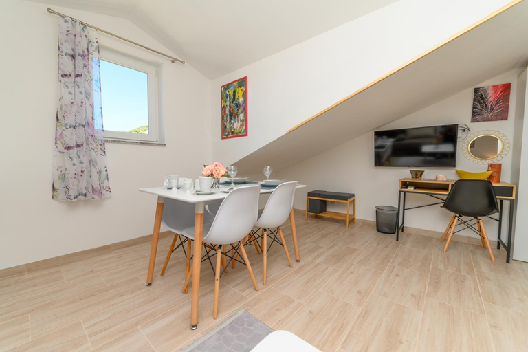 Others 4, Apartments FOREVER, Cres