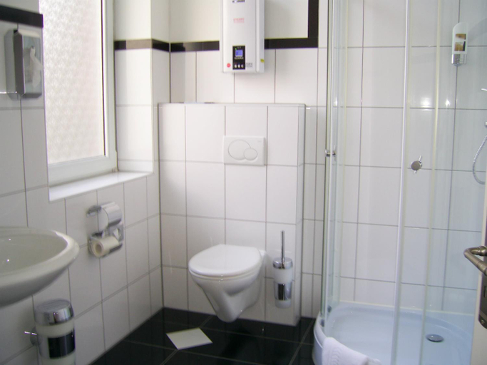 Bathroom 2, Willy Hotel Frankfurt, Frankfurt am Main
