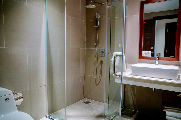 Bathroom 5, Dong Duong Hotel & Suite, Da Nang