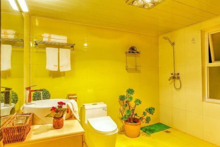 Bathroom 4, Flowers Hotel, Lijiang