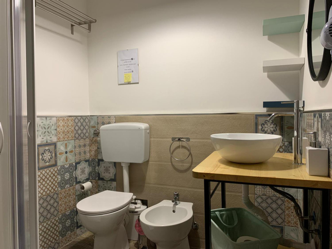 Bathroom 2, Civico 20, Palermo