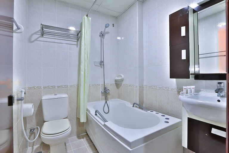Bathroom 5, Palette Phoenix Hotel, Dubai
