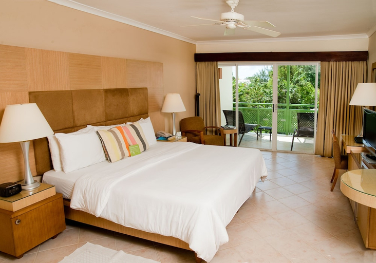 Bedroom 3, Mango Bay Hotel