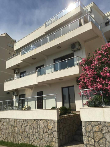 Exterior view 2, Days Inn Apartments