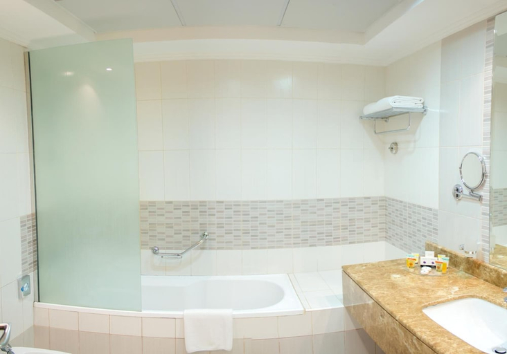 Bathroom 5, Al Majaz Premiere Hotel Apartment, Sharjah City