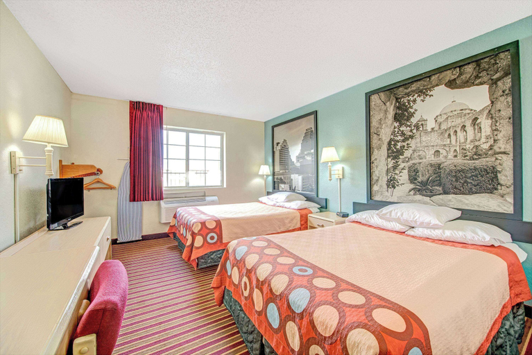 Bedroom 4, Super 8 by Wyndham San Antonio/Fiesta, Bexar