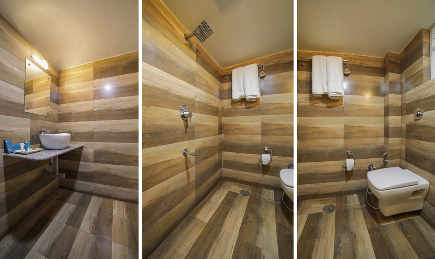 Bathroom 4, Itsy Hotels Le Clover, Nagpur