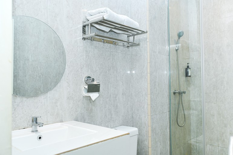 Bathroom 12