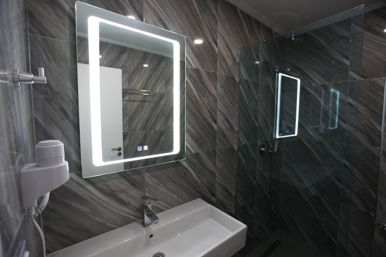 Bathroom 3, Nika Hotel, Sarandës