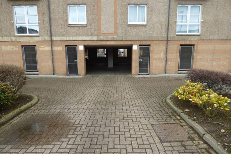 Comfortable, self contained 2 double beds town apartment near Pittodrie Stadium, Aberdeen