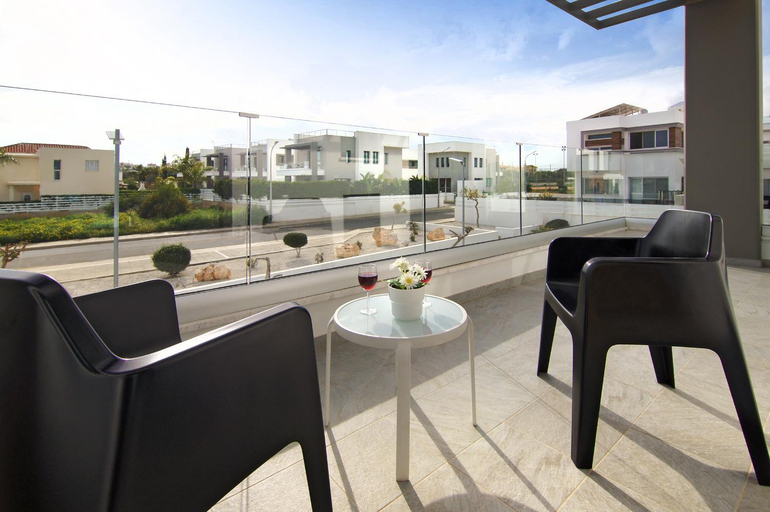 Others 4, Villa Martha