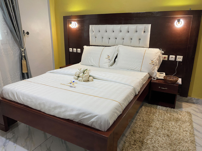 Bedroom 5, Résidence Regine, Wouri