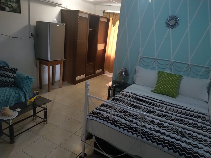 Bedroom 2, The Red Hut Inn