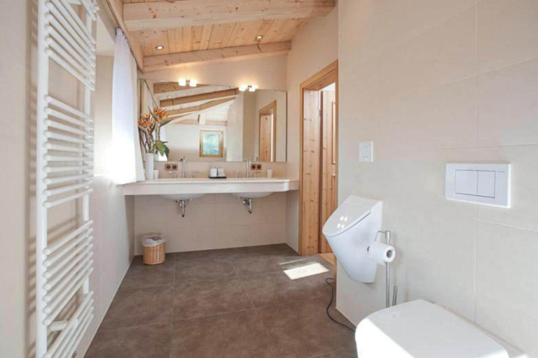 Bathroom 3, Clubhaus Bachmair Weissach, Miesbach