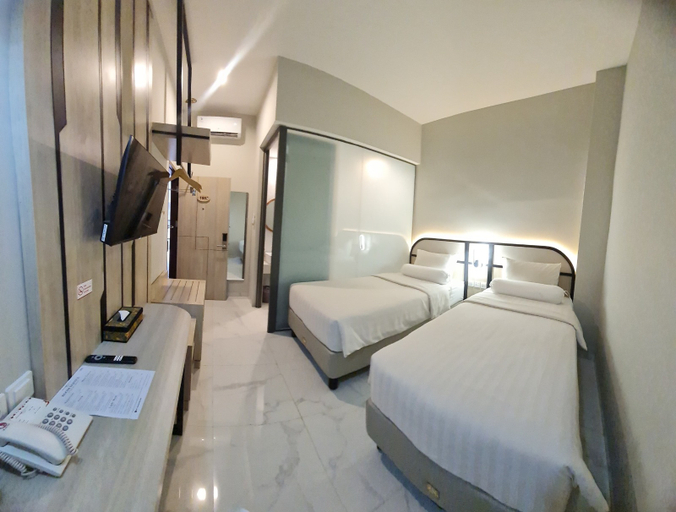Front One Harvest Hotel Wonosobo - Tap to explore photos