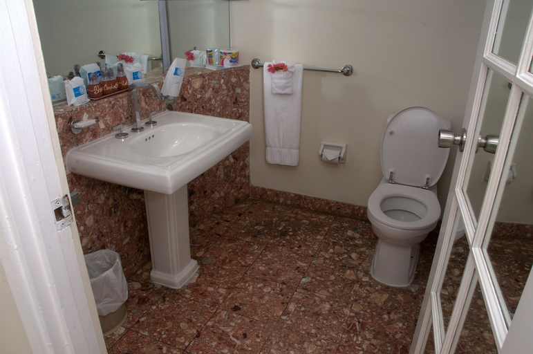 Bathroom 4, Mango Bay Hotel