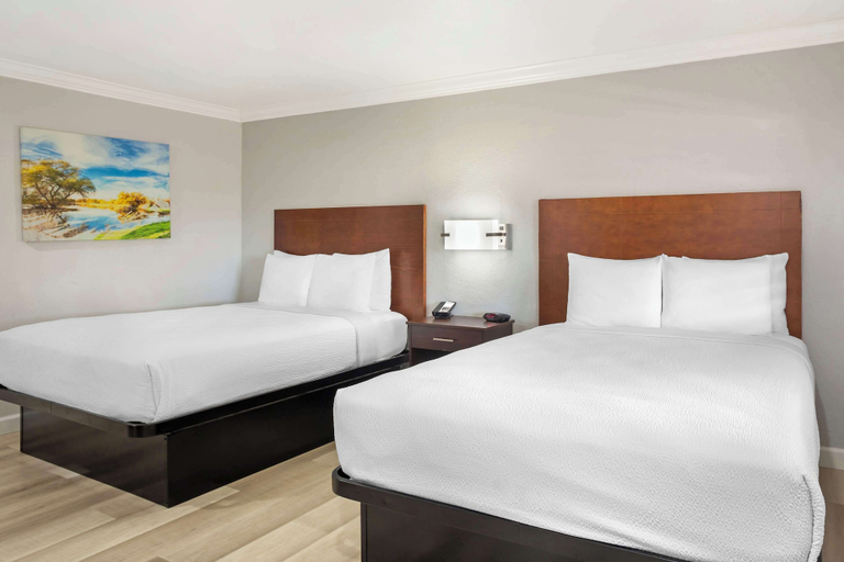 Bedroom 3, Best Western Inn, Merced