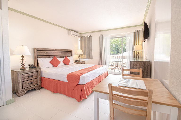 Bedroom 2, Worthing Court Apartment Hotel