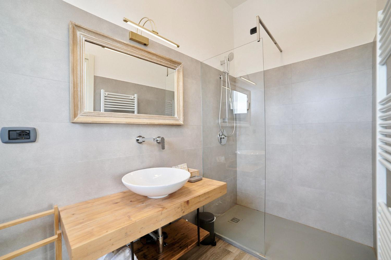 Bathroom 3, Vuvula, Chieti