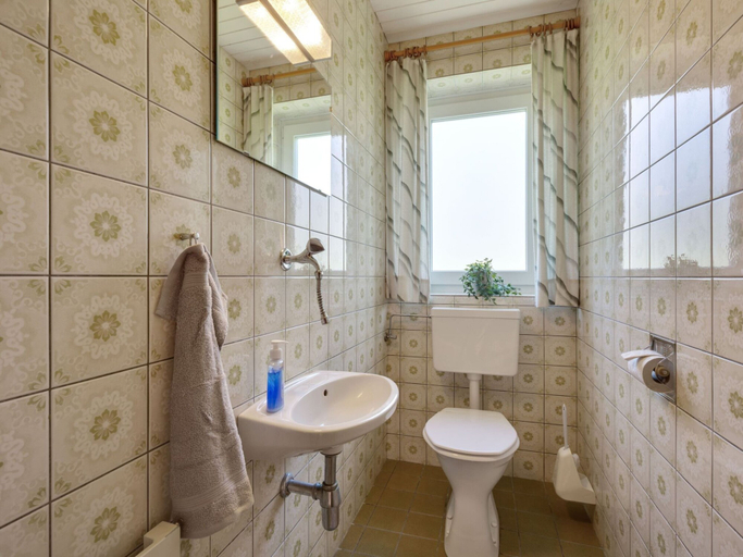 Bathroom 5, Nice Apartment With Terrace in Salzburg, Zell am See