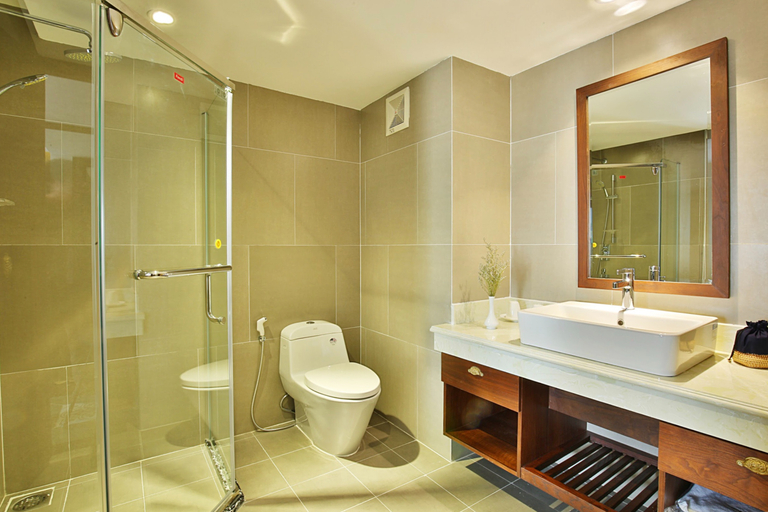 Bathroom 5, Dong Duong Hotel & Suite, Da Nang