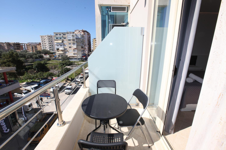 Others 5, Nika Hotel, Sarandës
