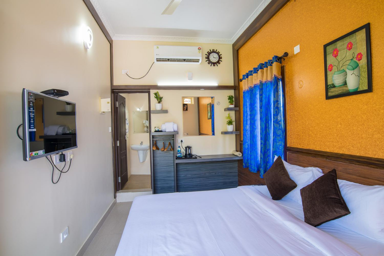 Bedroom 2, Gems9 Airport Hotel, Ernakulam