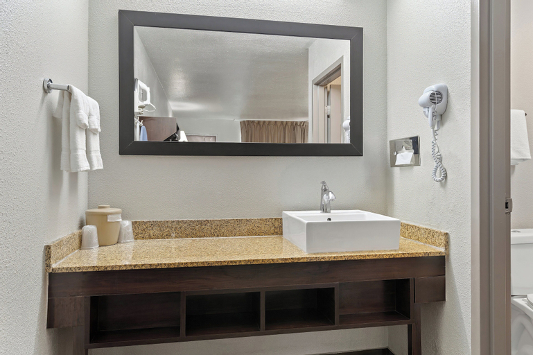 Bathroom 16