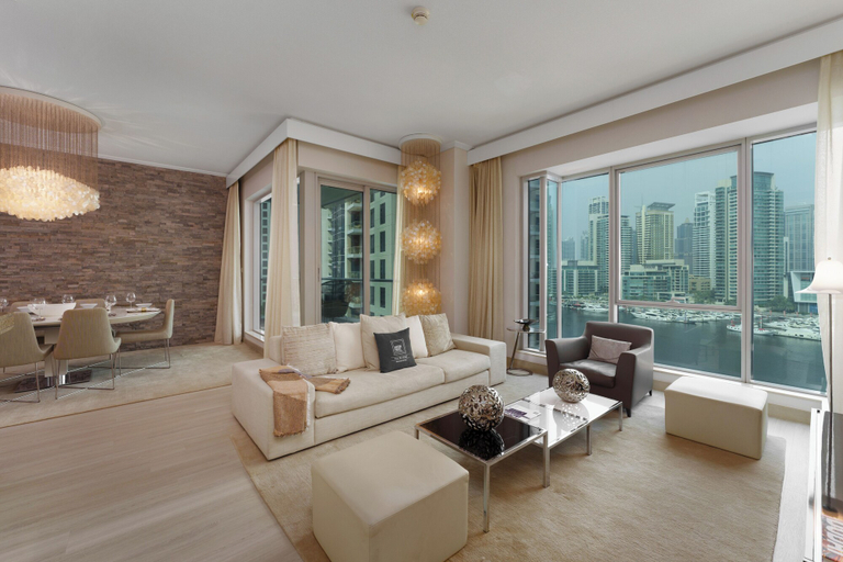 Living area, Maison Privee - Cosmopolitan Apt w/ Scenic Dubai Marina Vws, Dubai