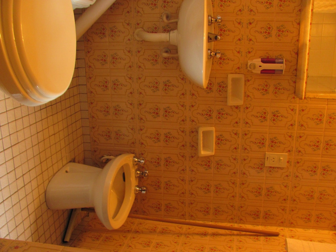 Bathroom 3, Hostel Inn Bariloche, Bariloche