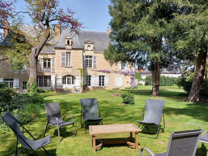 Others 3, Manoir du Bellay, Maine-et-Loire