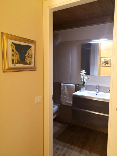 Others 5, Le Orchidee, Oristano