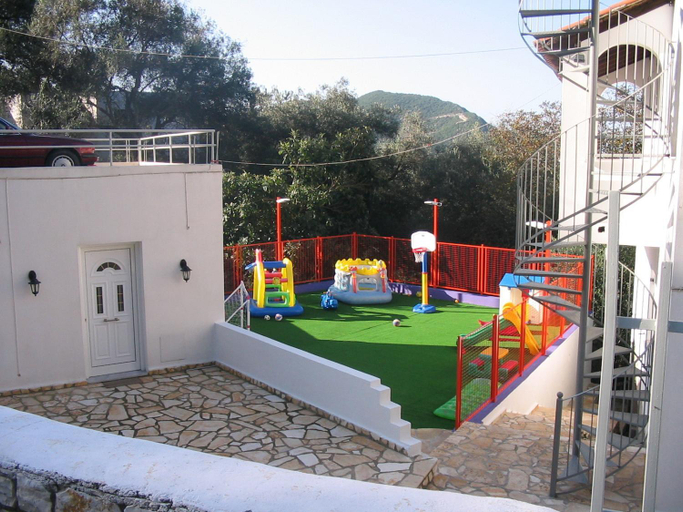 Others 4, Steve Apartments, Ionian Islands