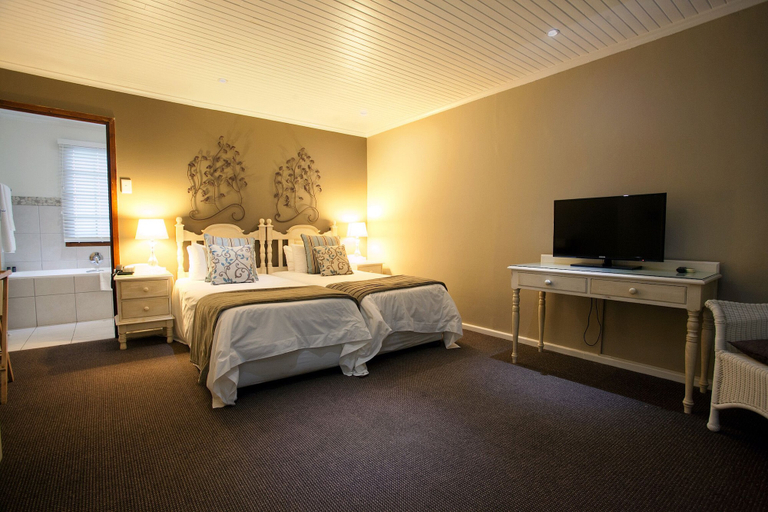 Bedroom 3, Tsitsikamma Village Inn, Cacadu